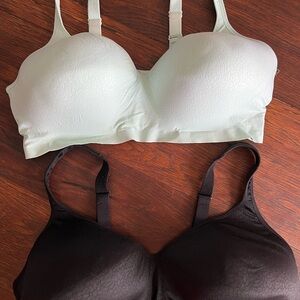 Women's Black and Seafoam Green Bra Set